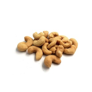 Geröstete und gesalzene ganze Cashewkerne